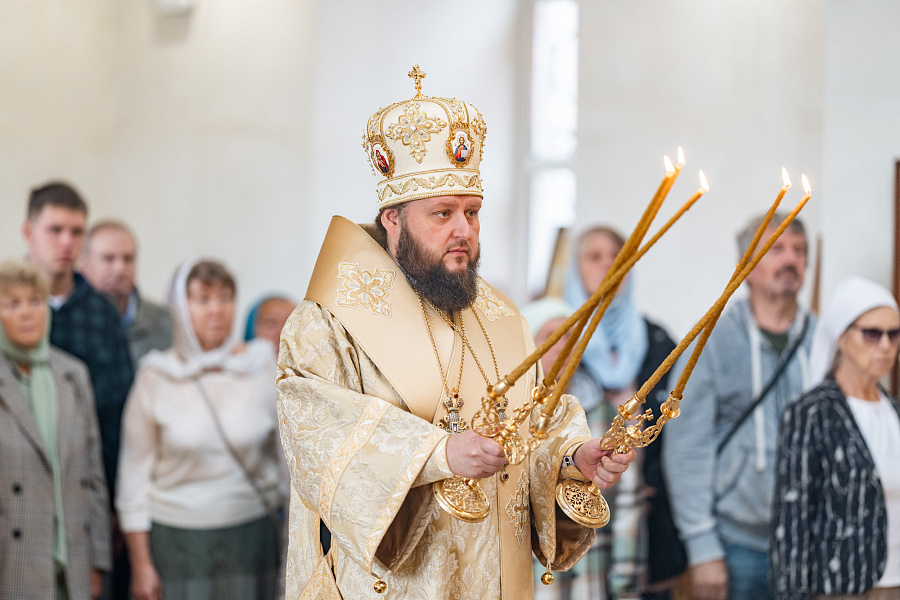 Архиерейское богослужение в Богородицерождественском храме деревни Старое г.о. Ступино